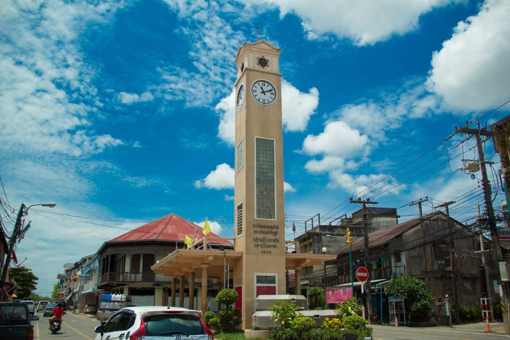 หอนาฬิกาเวียดนามอนุสรณ์ใจกลางเมืองนครพนม