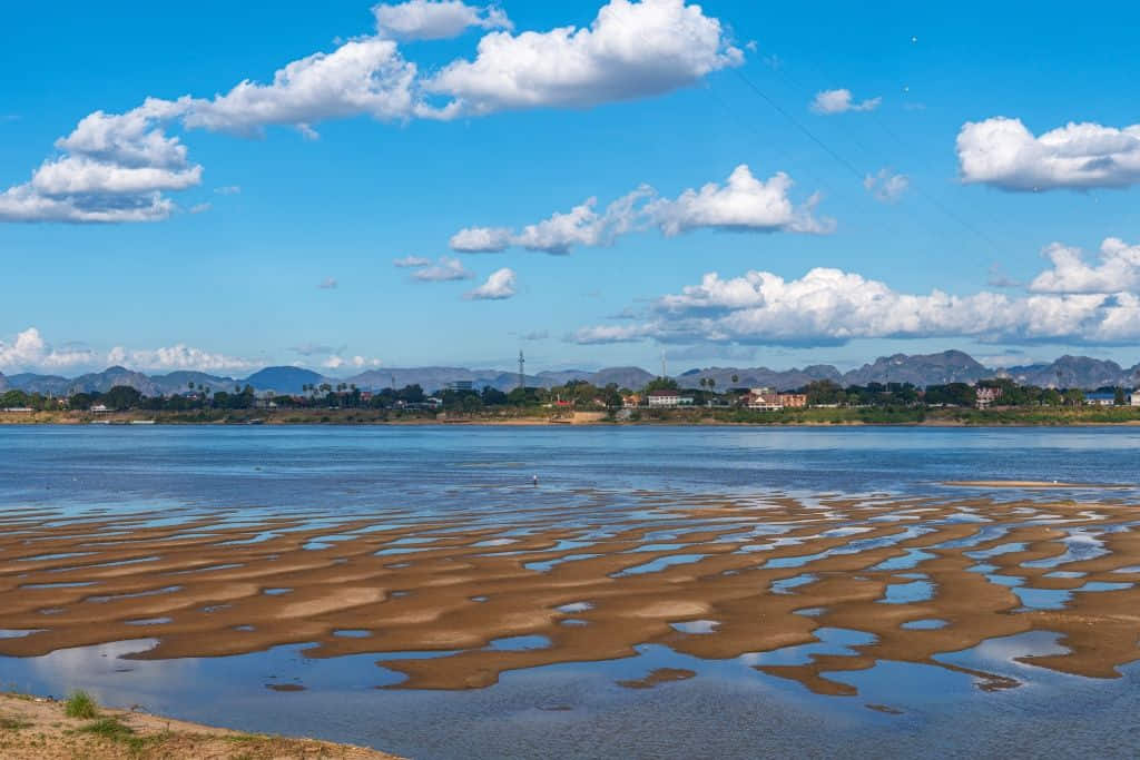 หาดทรายกลางแม่น้ำโขงที่หาดทรายทองศรีโคตรบูร นครพนม