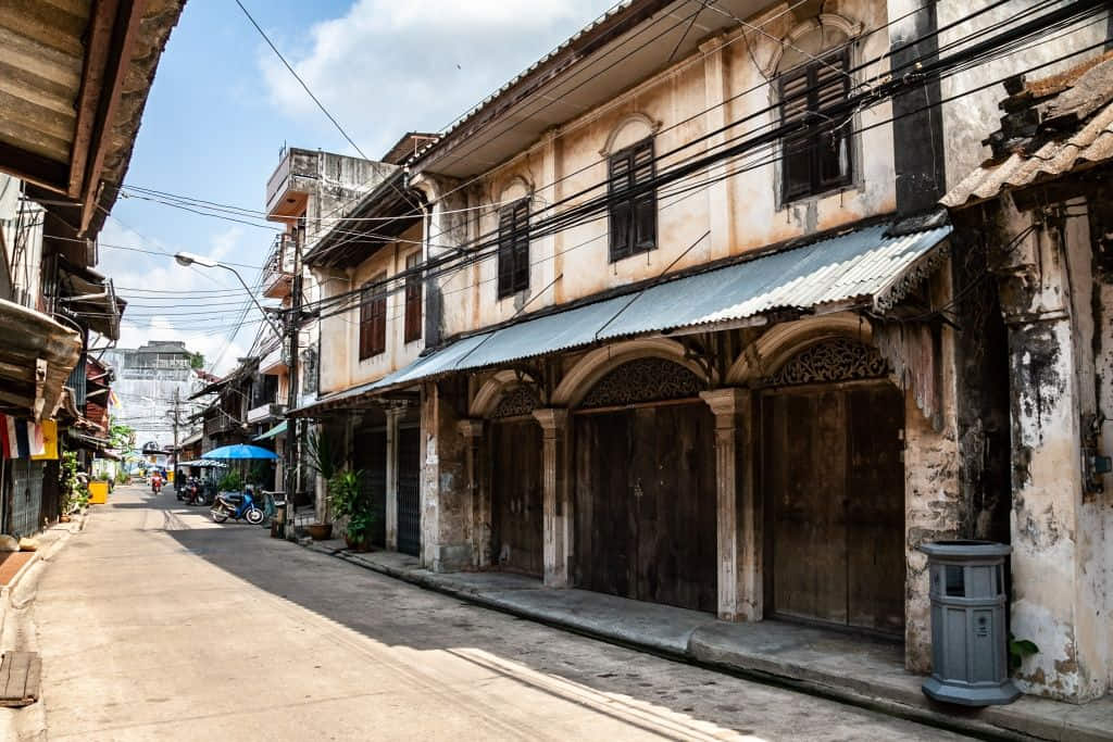 ตึกแถวสถาปัตยกรรมจีนโปรตุเกสในย่านท่าหลวง ชุมชนริมน้ำจันทบูร