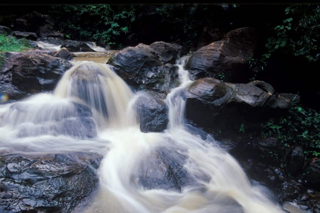 จุดชมวิวผาหินซ้อนที่เขาอีโต้ มองเห็นเมืองปราจีนบุรีเบื้องล่าง