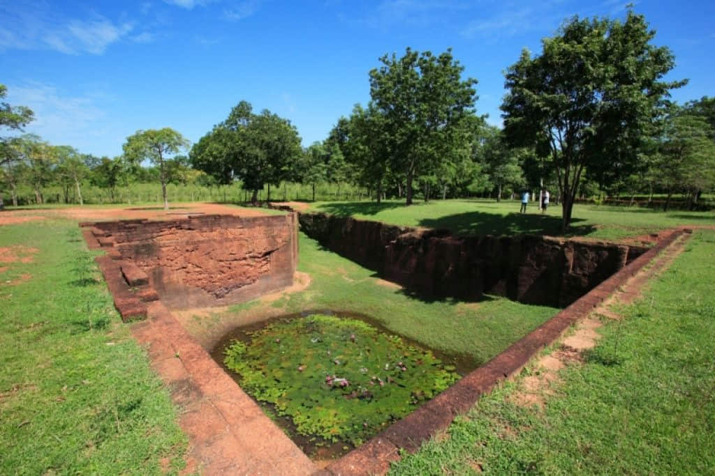 คูเมืองและคันดินของโบราณสถานเมืองศรีมโหสถ จังหวัดปราจีนบุรี