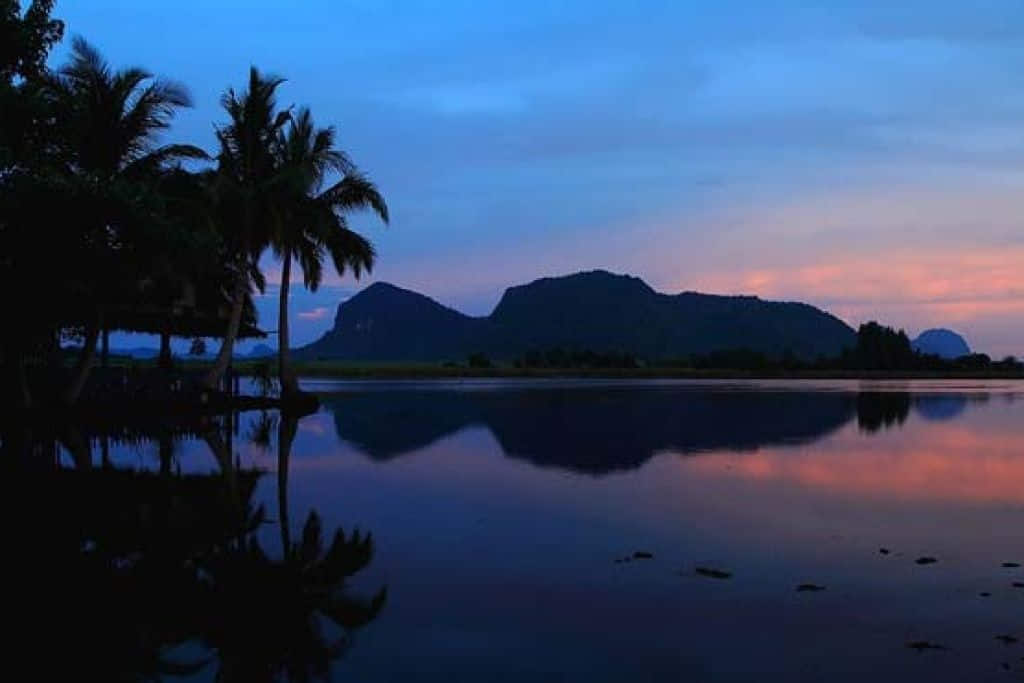 อ่างเก็บน้ำและเกาะกลางน้ำที่ทะเลคลองหาด จังหวัดสระแก้ว