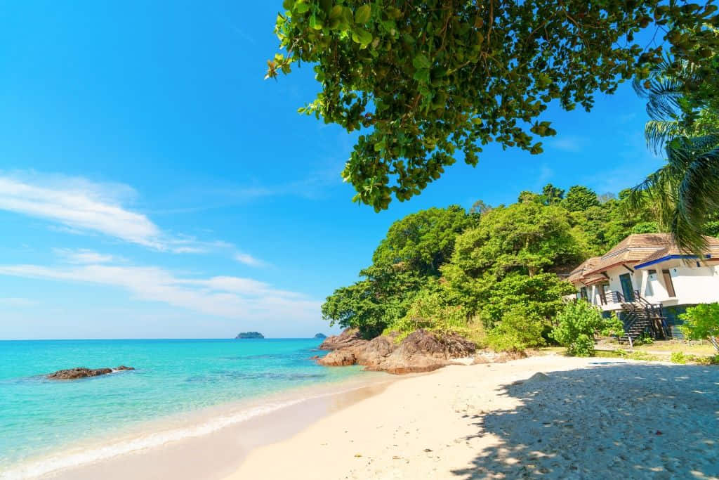 ชายหาดเงียบสงบทางตอนใต้ของเกาะช้าง จังหวัดตราด