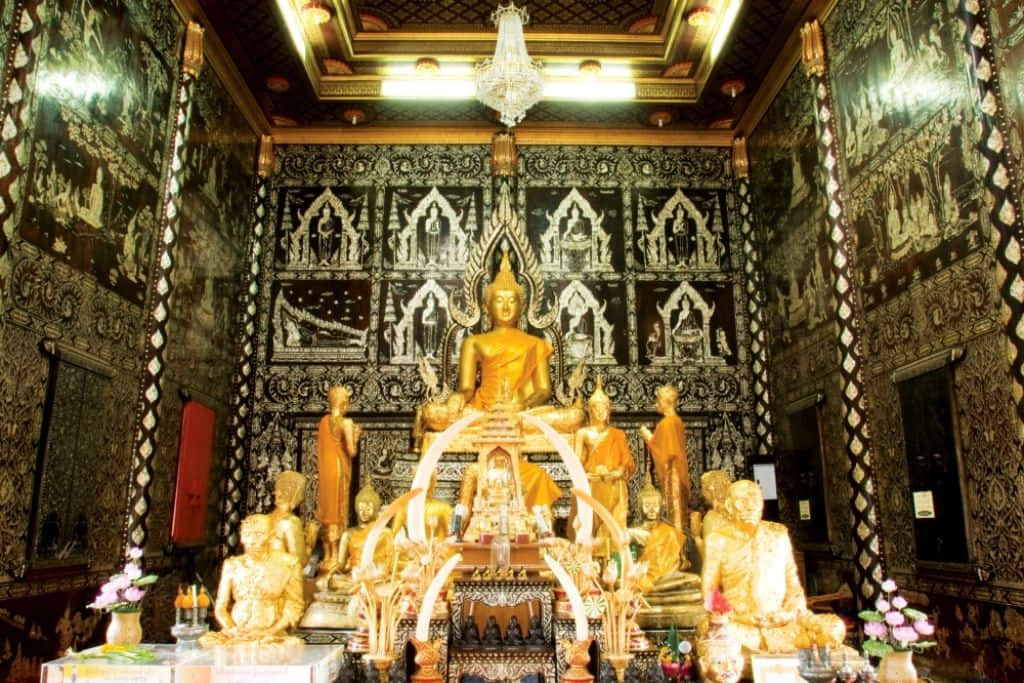 อุโบสถประดับกระจกสีที่วัดศรัทธาธรรม จังหวัดสมุทรสงคราม
