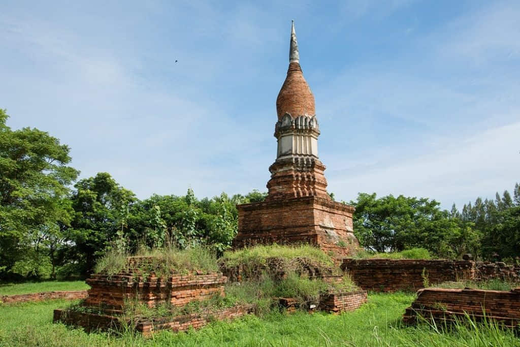 แนวคูเมืองและโบราณสถานของเมืองโบราณสรรคบุรี จังหวัดชัยนาท