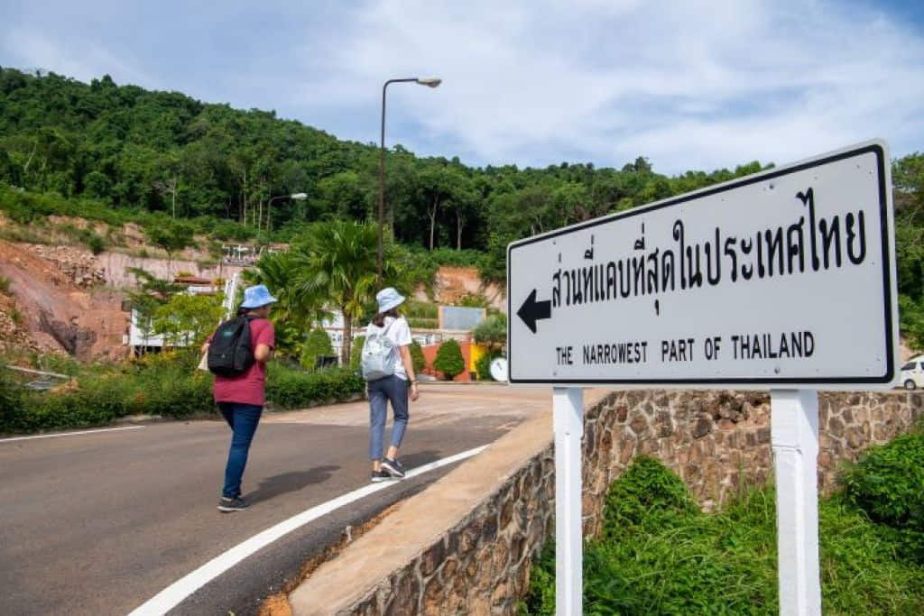 จุดชมวิวมองเห็นแผ่นดินแคบที่สุดของประเทศ อำเภอคลองใหญ่ จังหวัดตราด