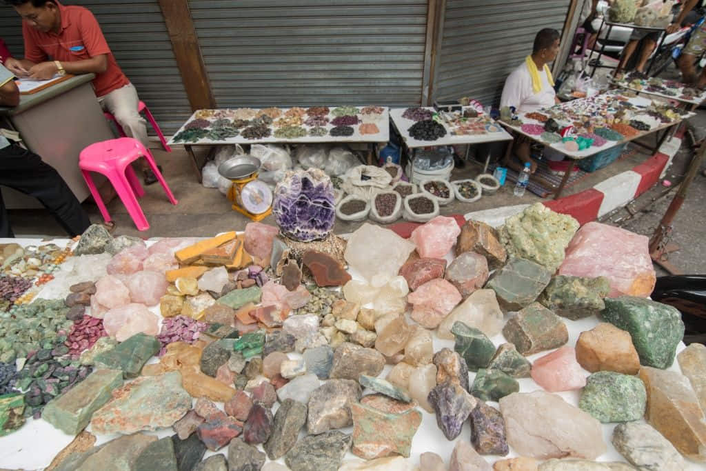 พื้นที่ขุดพลอยและร้านค้าพลอยในอำเภอบ่อไร่ จังหวัดตราด