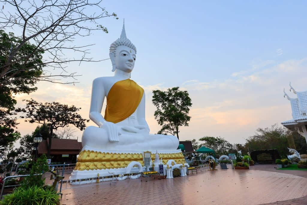 พระพุทธรูปหินขาวบนยอดภูสิงห์ อำเภอสหัสขันธ์ จังหวัดกาฬสินธุ์