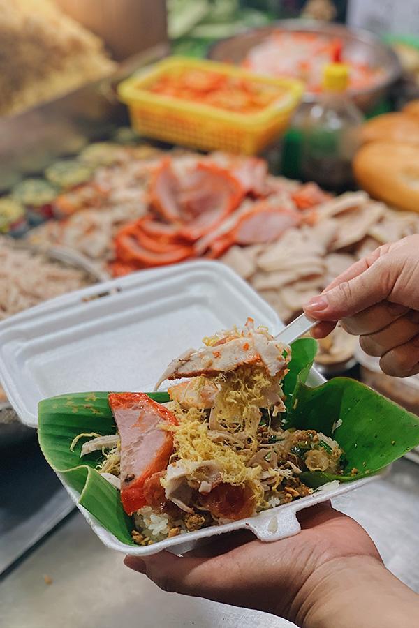 Ảnh 10: Hộp xôi lớn nhiều đồ ăn hơn