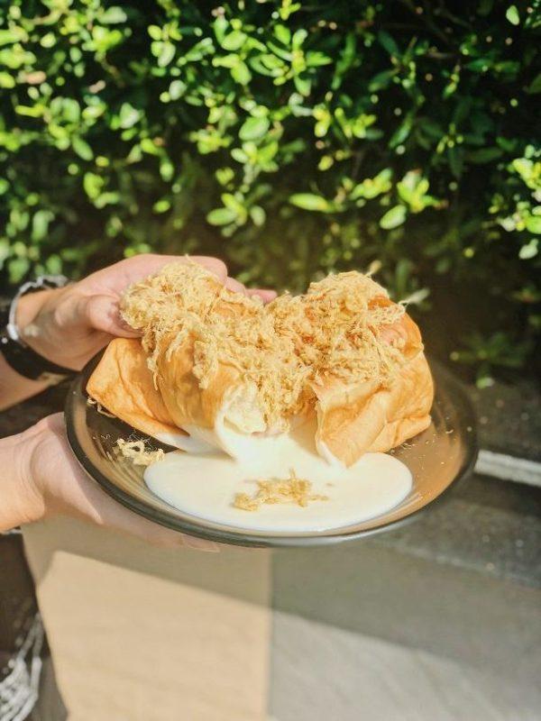 Ảnh 8: Bánh mì phô mai tan chảy