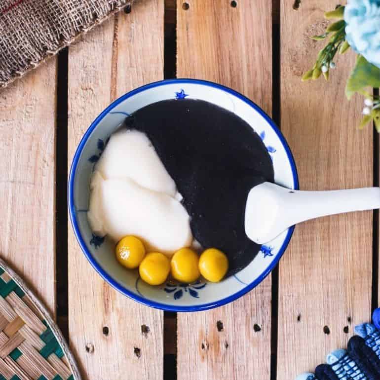  Best desserts in KL: Taufufah with black sesame paste and tang yuan Photography: courtesy of Dáo.