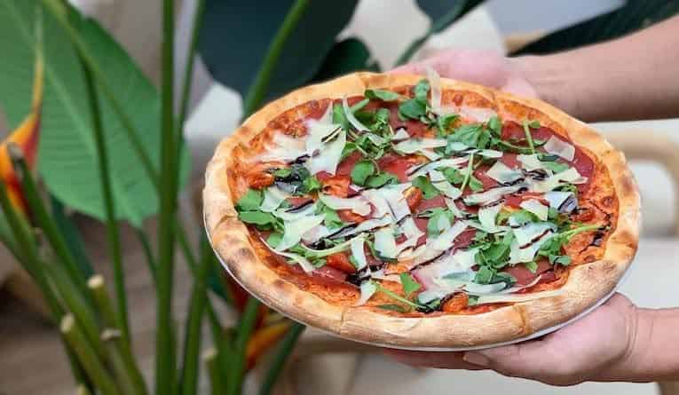 Best Italian restaurants in KL: tradizionale pizza at Mari Ristorante