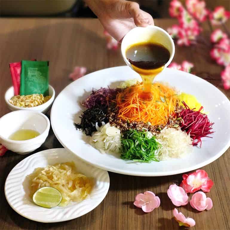 CNY food: Yee Sang with jellyfish at Dragon-i restaurant KL