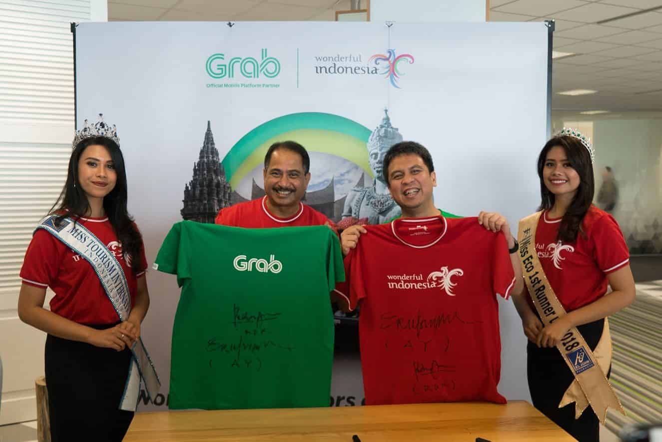 Minister of Tourism of the Republic of Indonesia Arief Yahya and Ridzki Kramadibrata Managing Director of Grab Indonesia after the signing ceremony in Grab Singapore office.