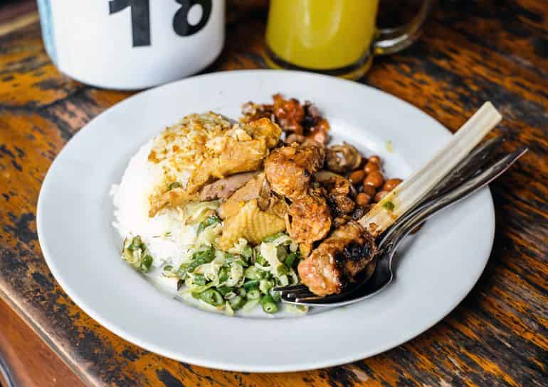 Balinese dishes: Nasi Ayam Kedewatan