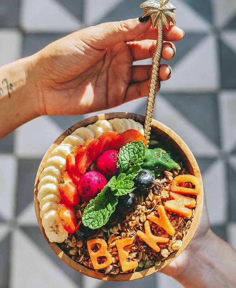 Best Bali cafes: Kynd Community Seminyak smoothie bowl